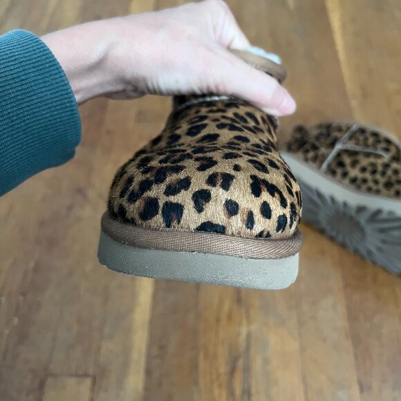 UGG Classic Ultra Mini Leopard Print Size 7 - Picture 8 of 12